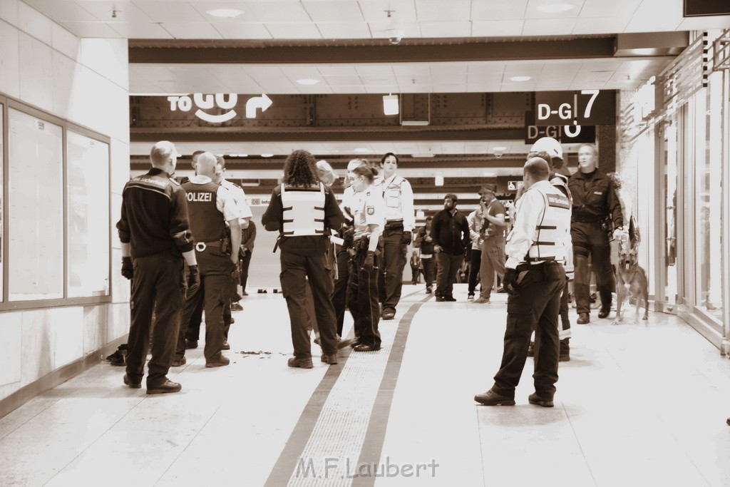 Messerstecherei Koeln Koelner Hauptbahnhof P06.JPG - Miklos Laubert